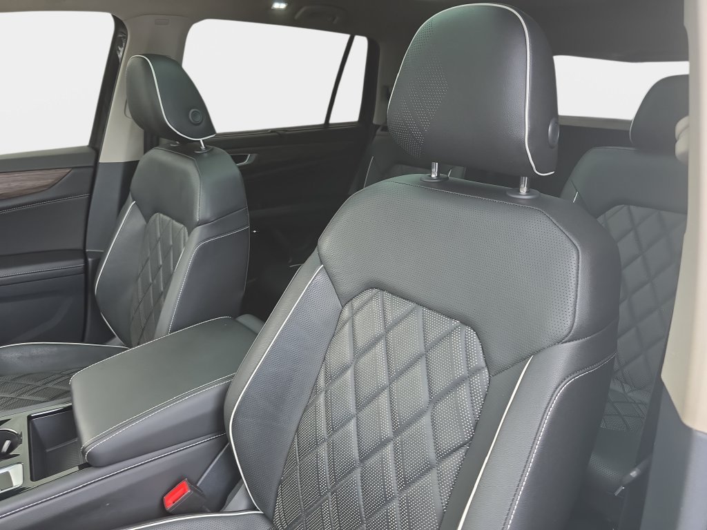 Used 2025 Black Volkswagen 2.0T SEL Premium R-Line image 19