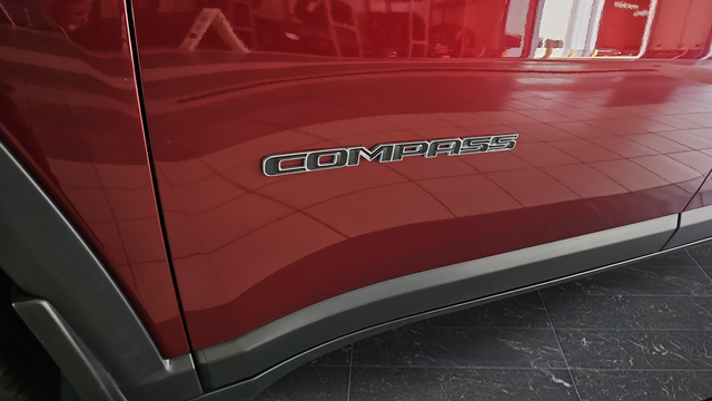Used 2022 Velvet Red Pearlcoat Jeep Latitude image 35