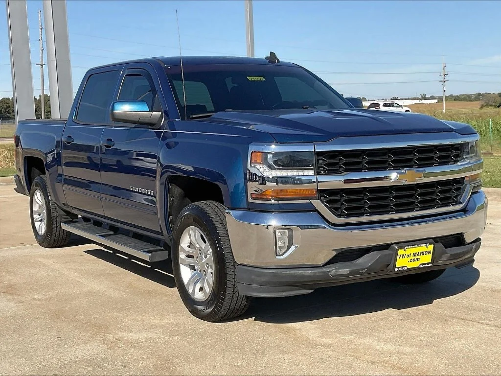 Used 2018 Blue Chevrolet LT image 1