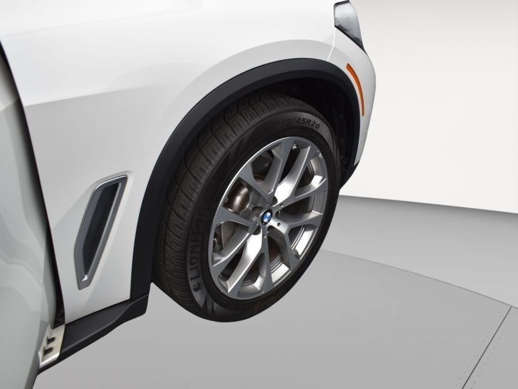 Used 2022 White Metallic BMW sDrive40i image 31
