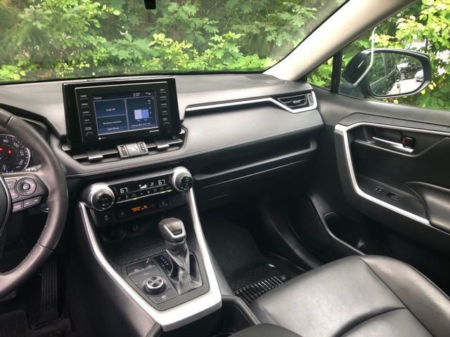 Used 2022 Blue Toyota XLE Premium image 36