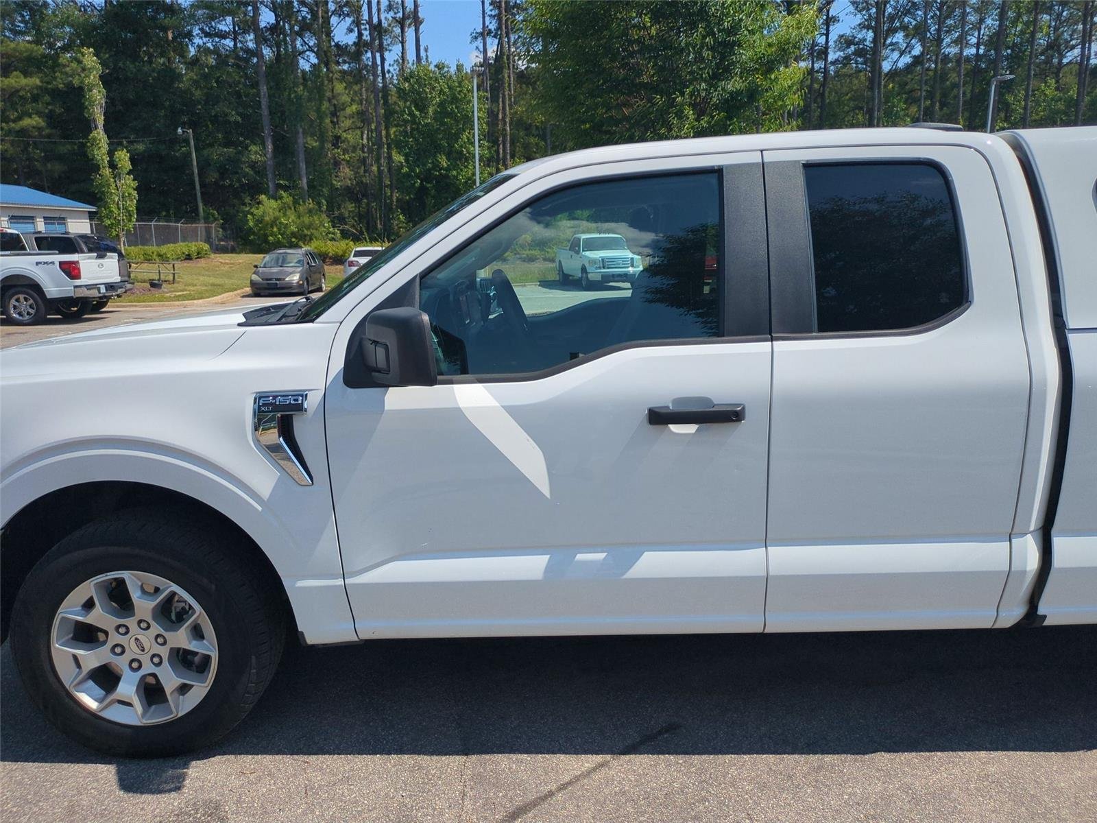 Used 2022 Oxford White Ford XLT image 15