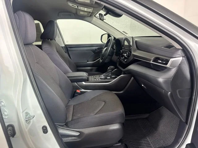 Used 2023 Pearl Toyota LE image 4