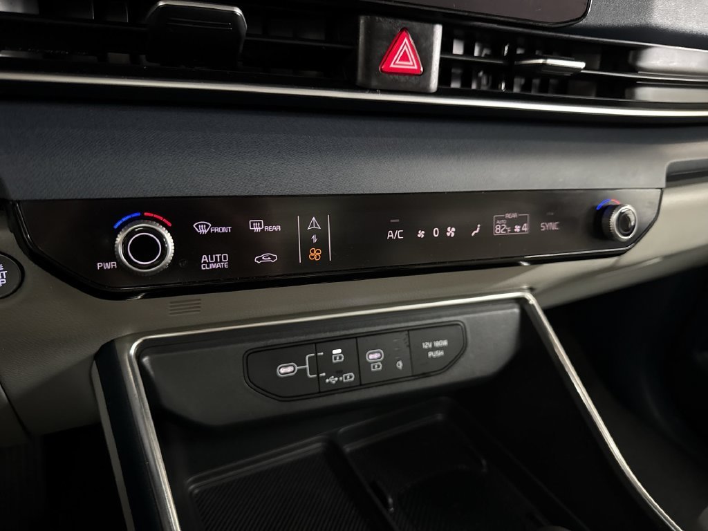 Used 2025 Ivory Kia SX image 28
