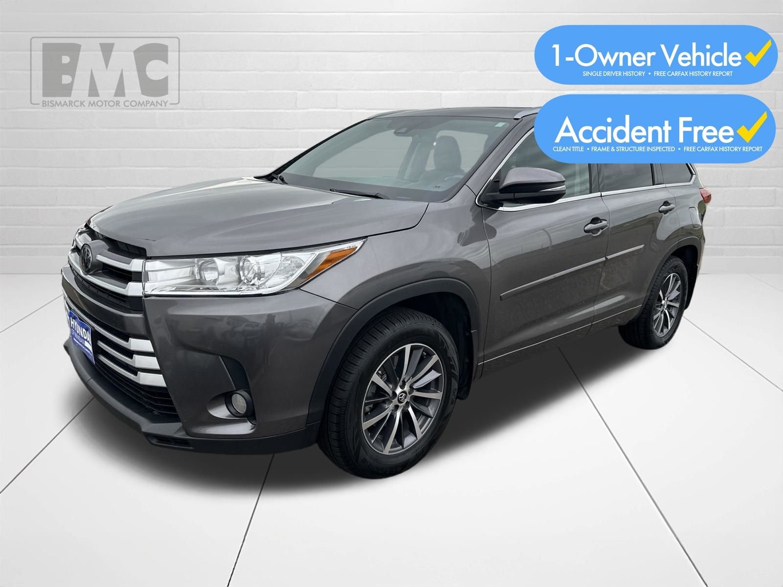 Used 2017  Toyota XLE image 1