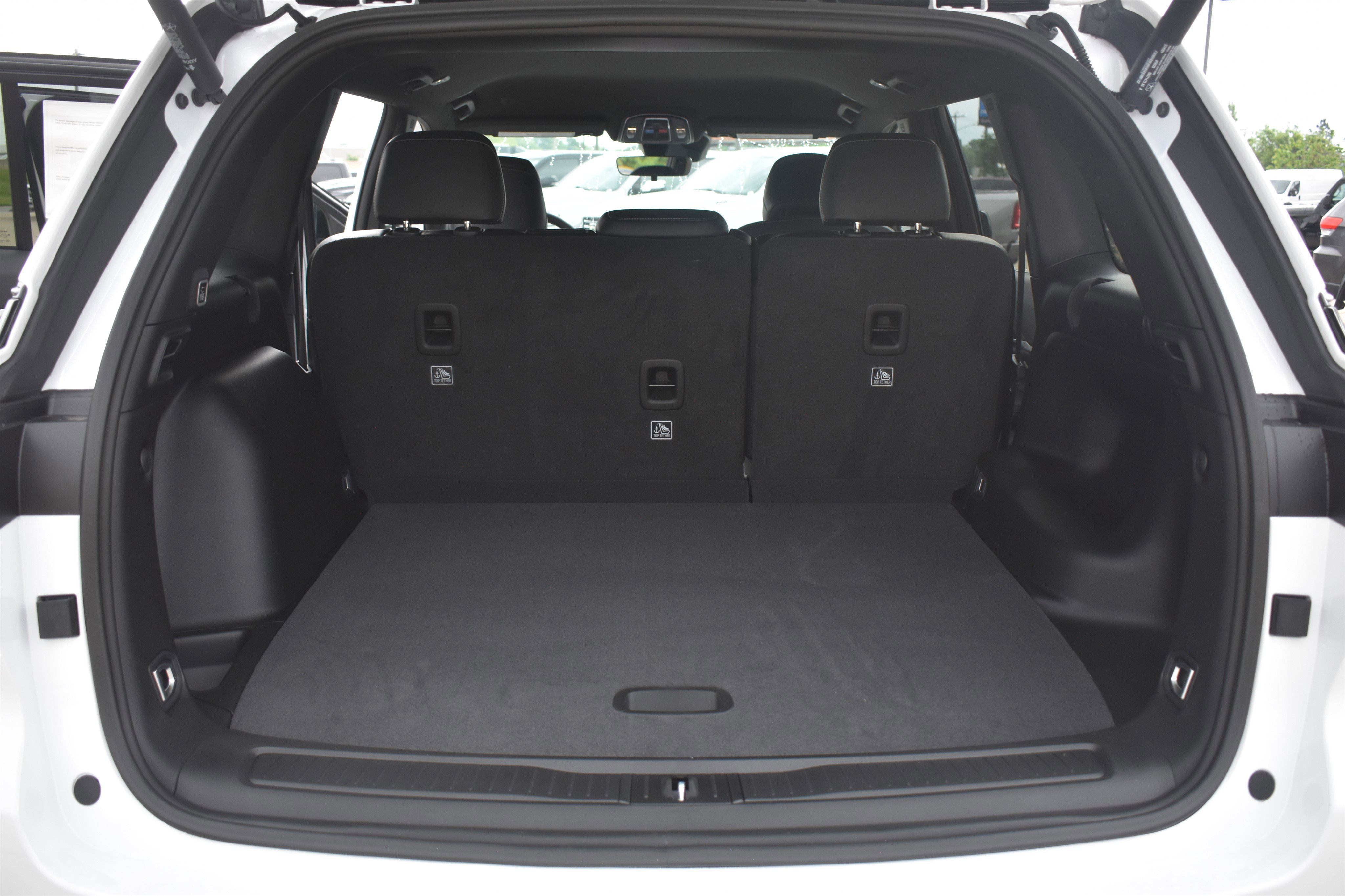 New 2026 Bright White Clear-Coat Exterior Paint Jeep Laredo Altitude image 18