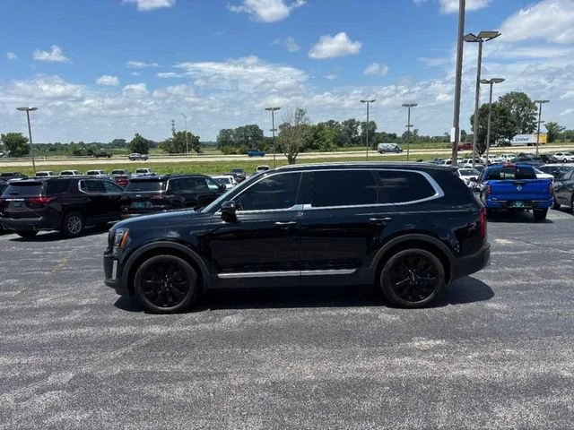 Used 2020 Black Kia S image 2