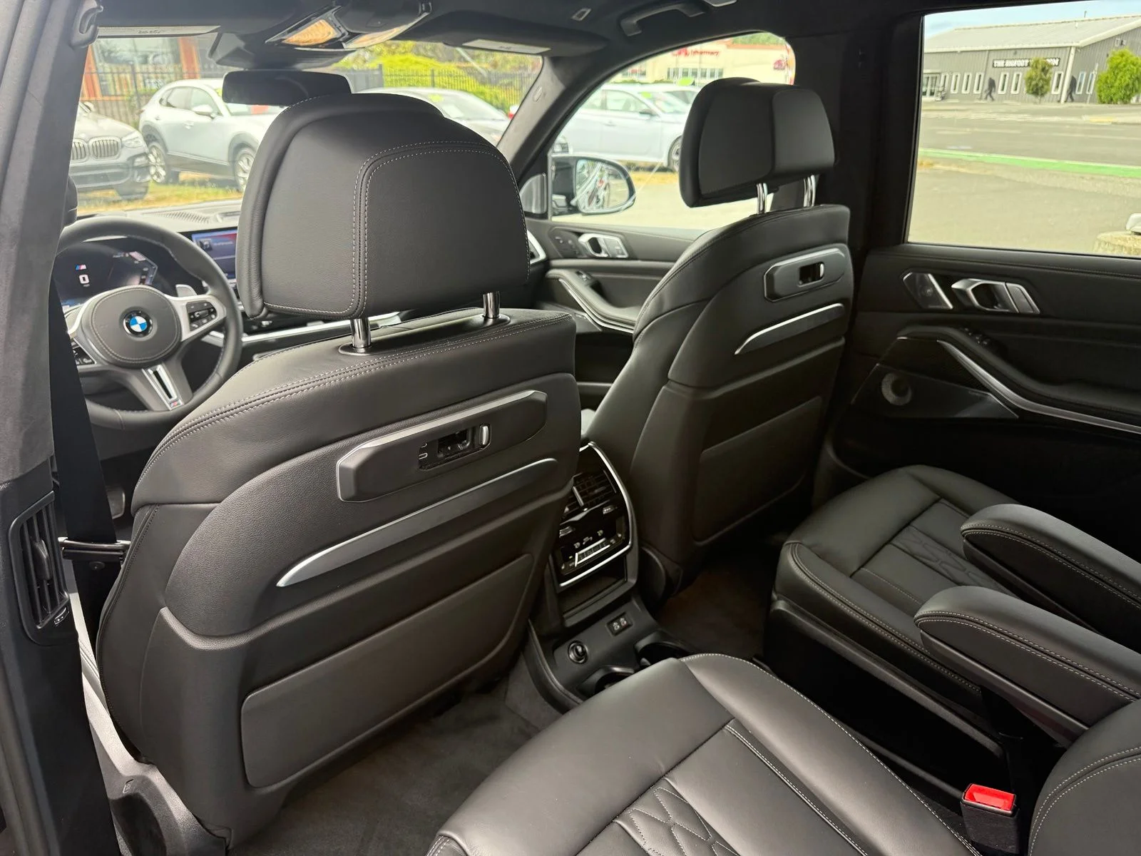 New 2027 Black Sapphire Metallic BMW M60i image 28