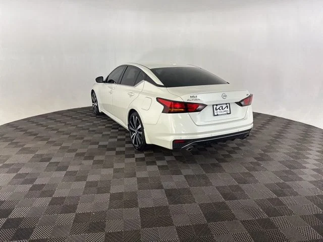 Used 2020 White Nissan 2.5 SR image 7