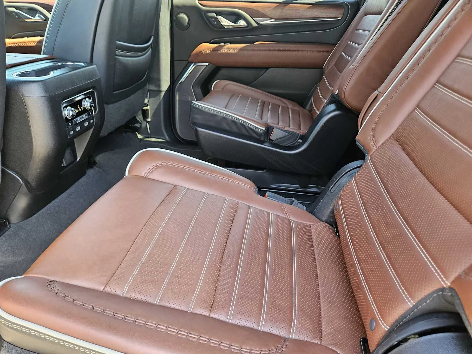 Used 2024 Pearl Beige Metallic GMC Denali Ultimate image 21