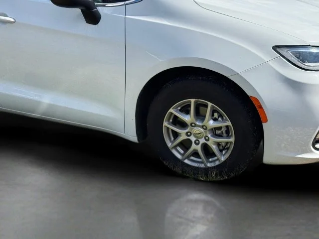 Used 2023 White Chrysler Touring L image 11
