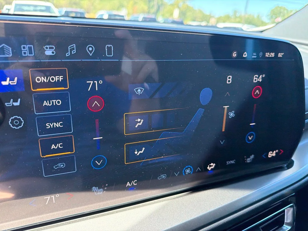 New 2027 Summit White Chevrolet LT image 22