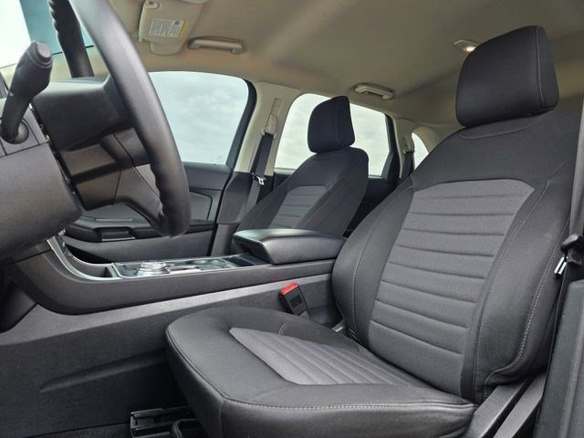 Used 2022 Black Metallic Ford SE image 21
