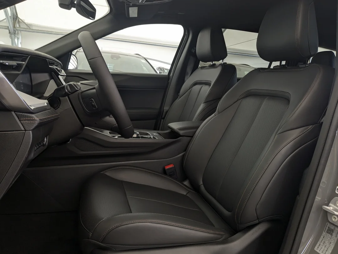 New 2026 Grey Jeep Limited - - 4x4 - 1.6L I- 4 Turbo Hybrid - 12.3 Uconnect w/ Nav - Pano Sunroof & More! image 15