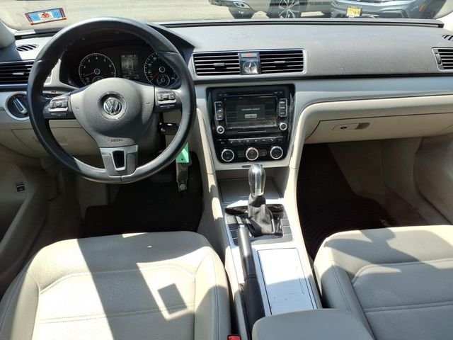 Used 2012 Silver Volkswagen 2.5 SE image 12
