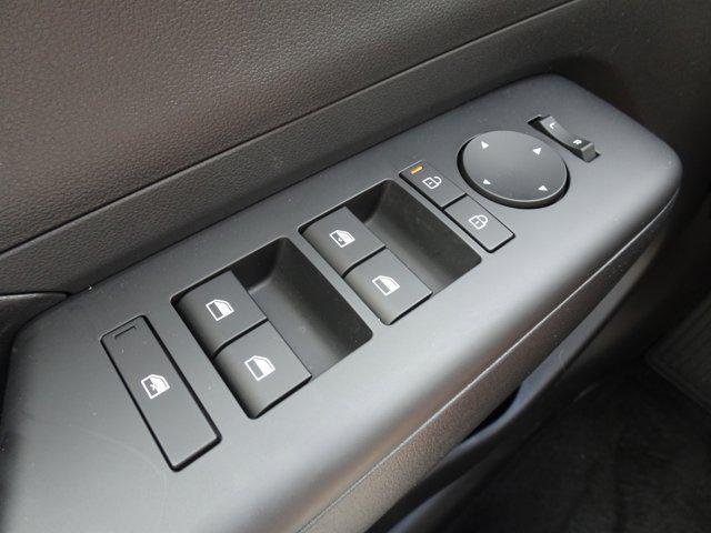 2025 Hyundai Kona SE - Photo 15