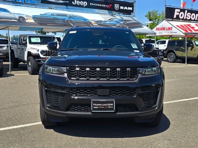 New 2026 Diamond Black Crystal Pearlcoat Jeep Altitude image 2