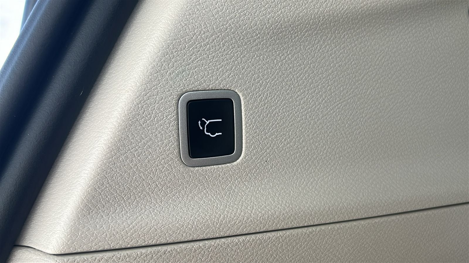 Certified Used 2023 White Chrysler Touring L image 20