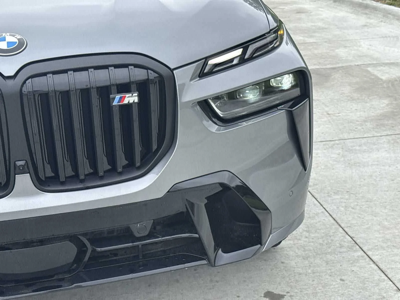 New 2026 Skyscraper Grey Metallic BMW M60i image 11