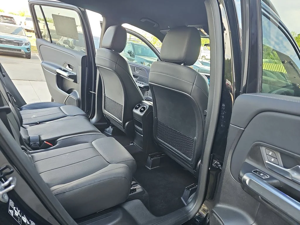 Used 2021  Mercedes-Benz GLB 250 image 11