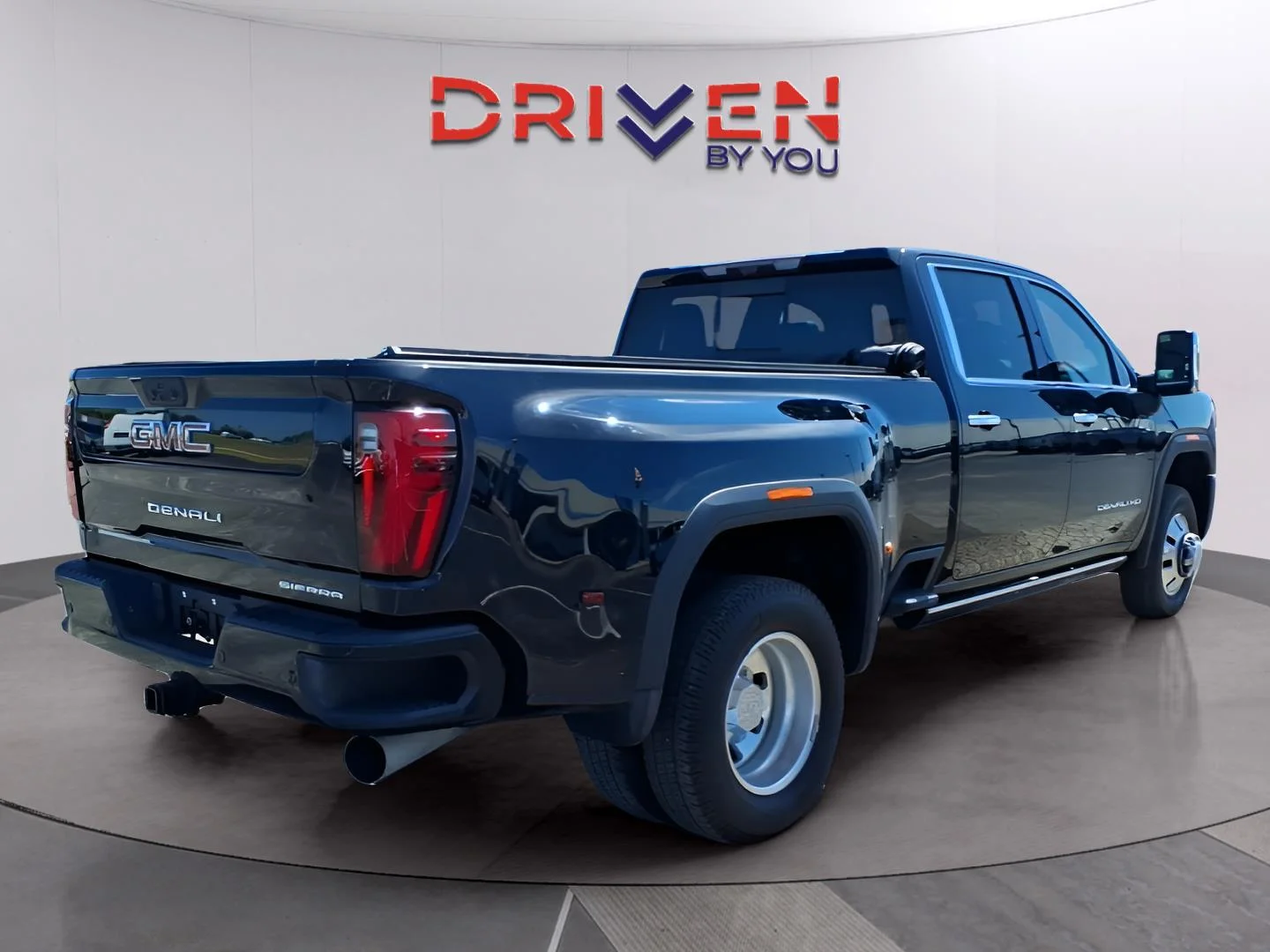 Used 2024 Onyx Black GMC Denali DRW image 5