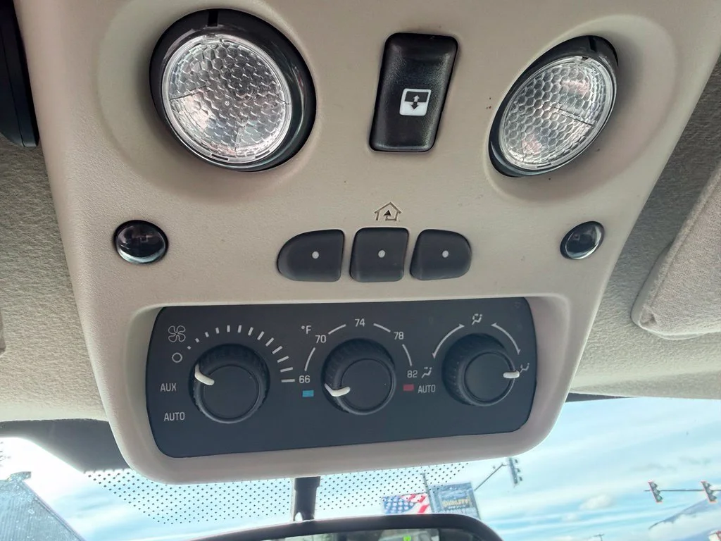Used 2005 Black Chevrolet LT image 17