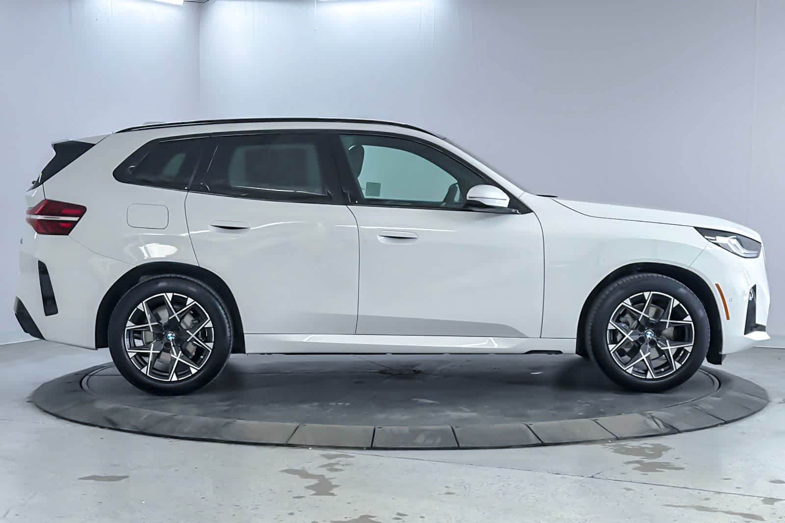 2026 BMW X3 30 - Photo 8