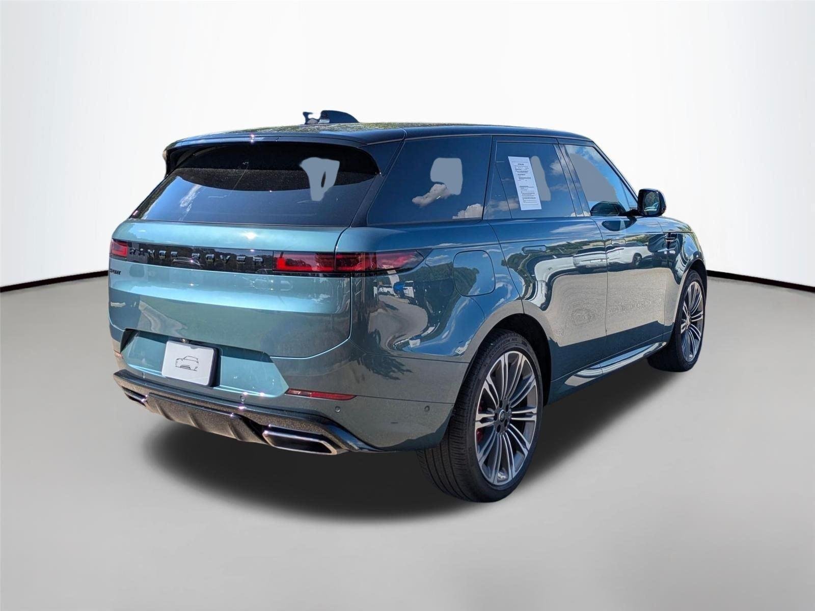 Used 2025 Giola Green Metallic Land Rover Dynamic SE image 5