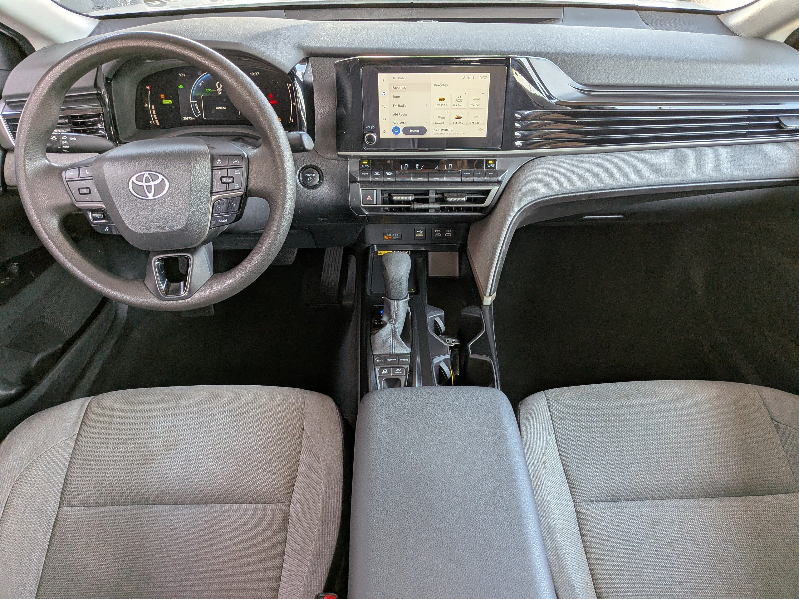 Used 2025 White Toyota LE image 10