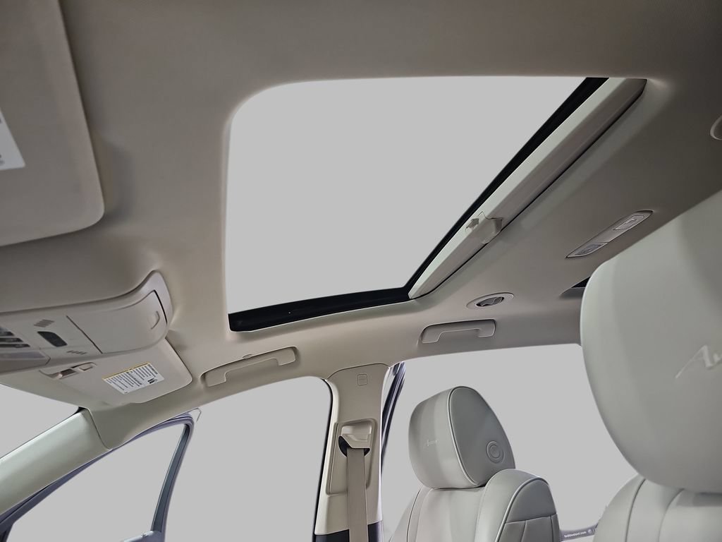 Used 2023 WHITE FROST TRICOAT Buick Avenir image 36