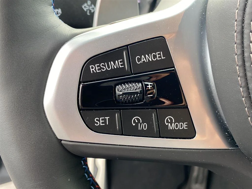Used 2026 Skyscraper Grey Metallic BMW M60i image 19