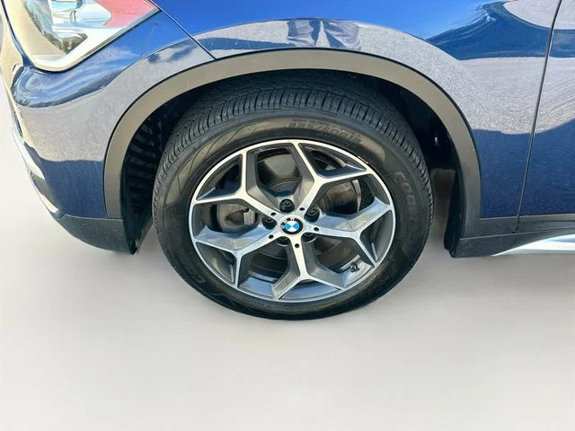 Used 2018 Blue BMW xDrive28i image 32