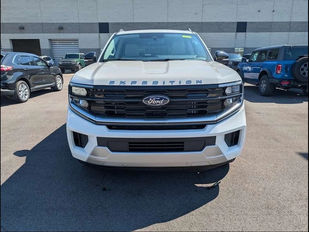 New 2026 Star White Metallic Tri-Coat Ford Platinum image 2