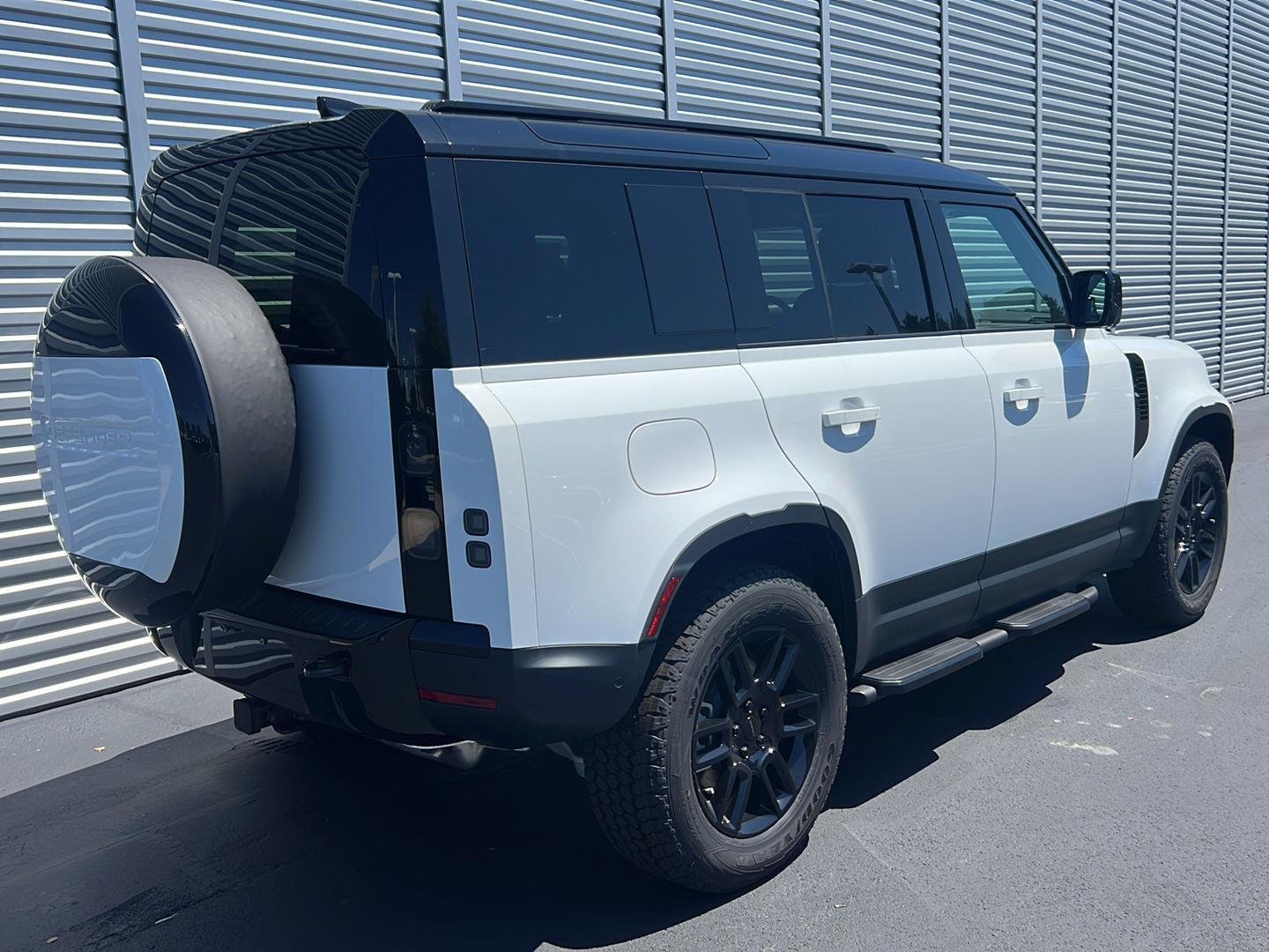 Used 2026 Fuji White Land Rover S image 5