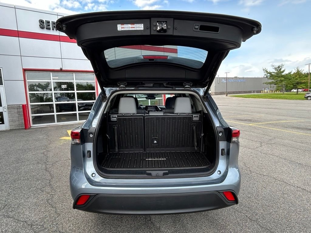 Used 2022 Moon Dust Toyota XLE image 51