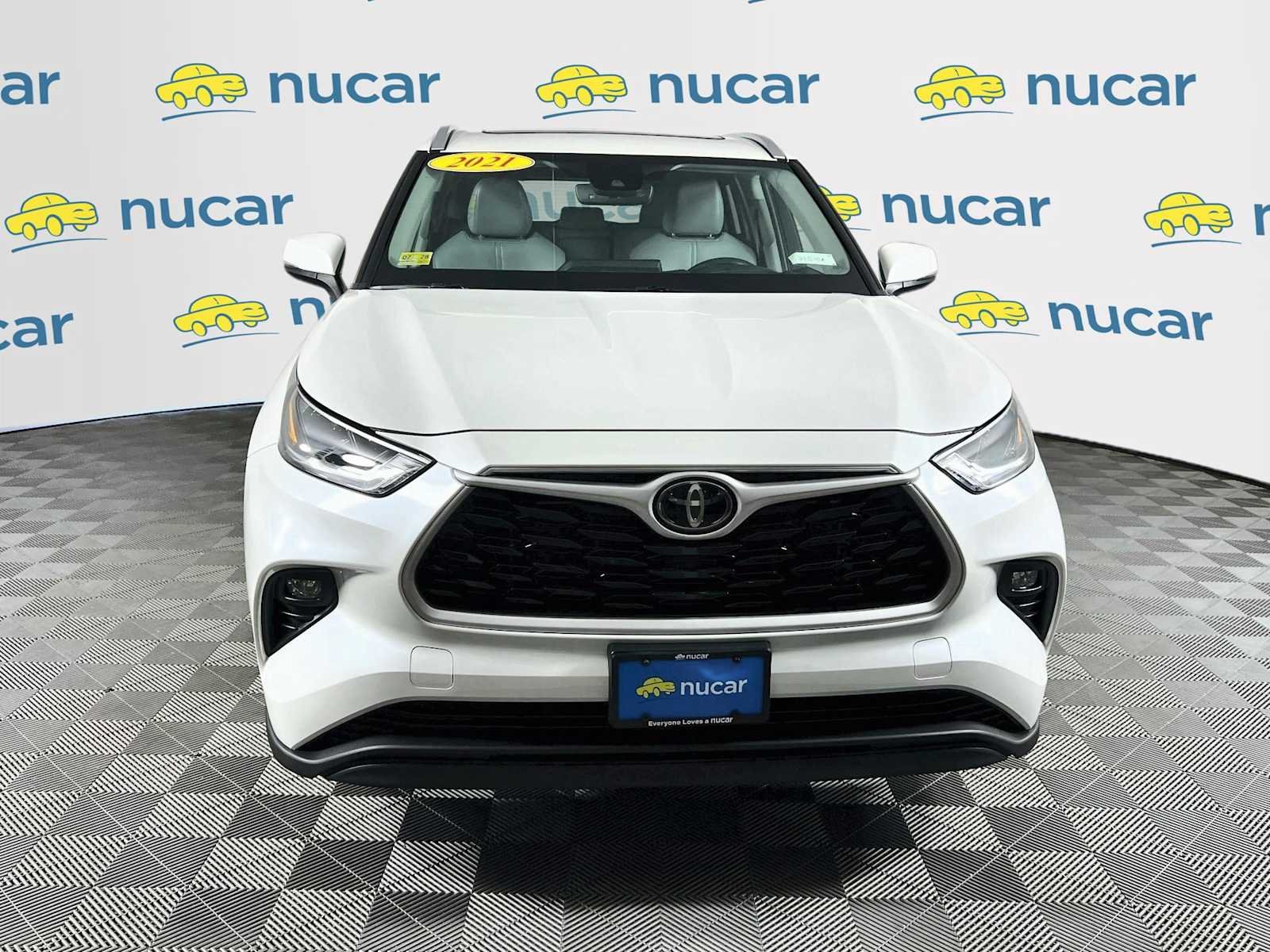 Used 2021 Blizzard Pearl Toyota XLE image 2