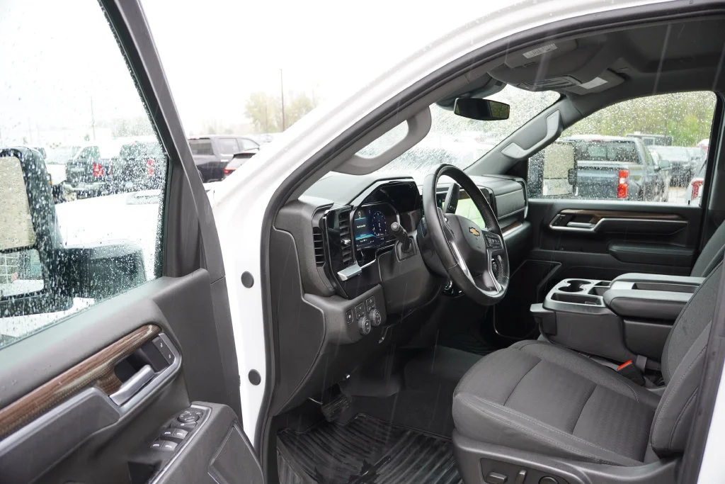 Certified Used 2025 Summit White Chevrolet LT image 15