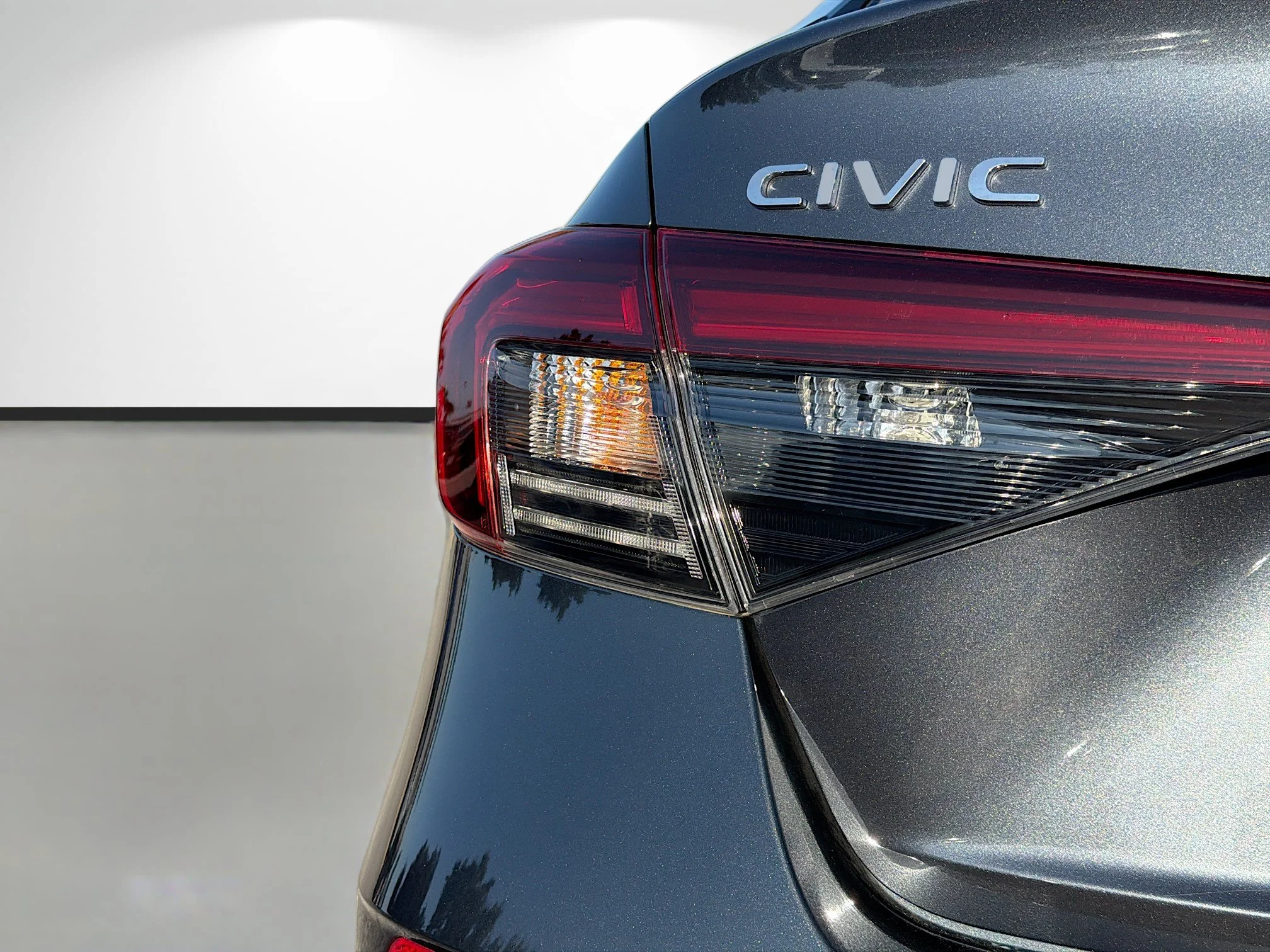 Used 2025 Meteorite Gray Metallic Honda LX image 10