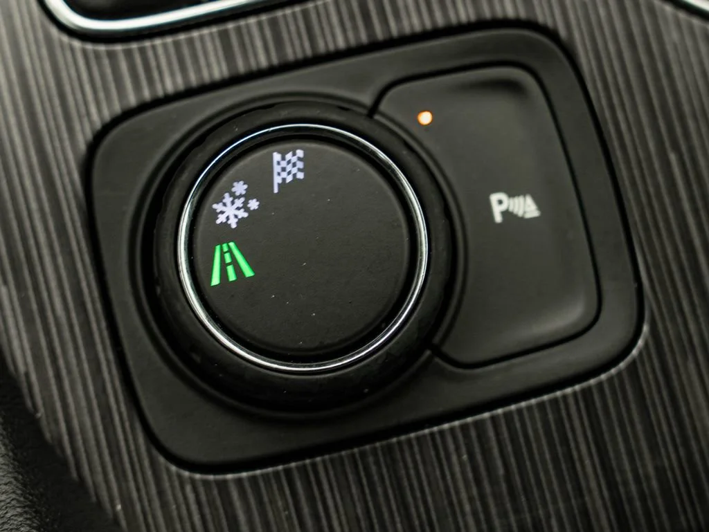 Used 2019 White Frost Tricoat GMC SLT-1 image 40