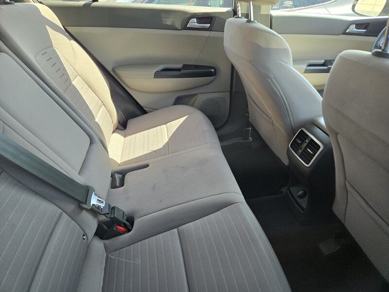 Used 2018 Clear White KIA LX AWD image 4