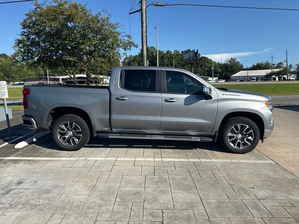Used 2023 Gray Chevrolet LT image 6