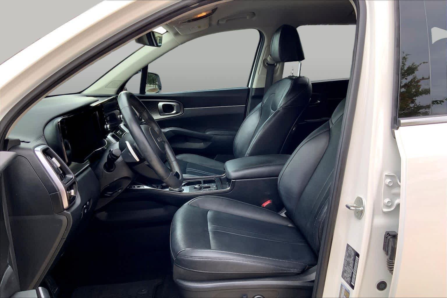 Used 2023 Snow White Pearl Kia EX image 8