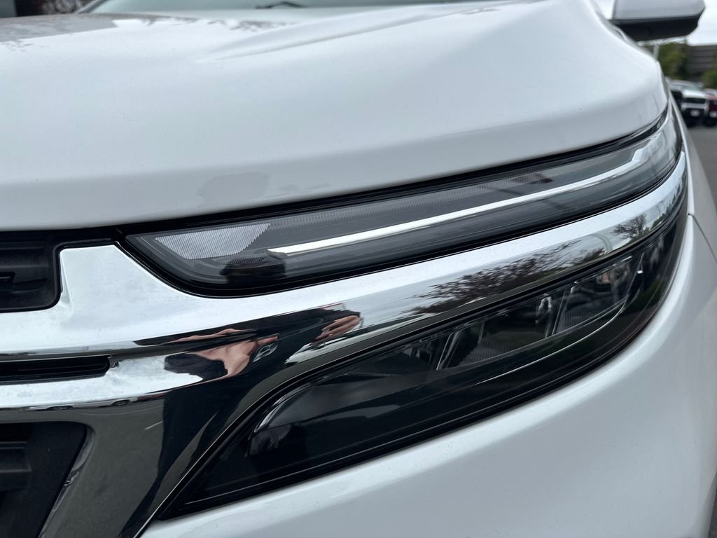 Used 2023 Summit White Chevrolet LT image 9
