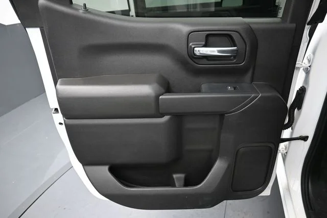 Used 2022 White Chevrolet Custom image 31
