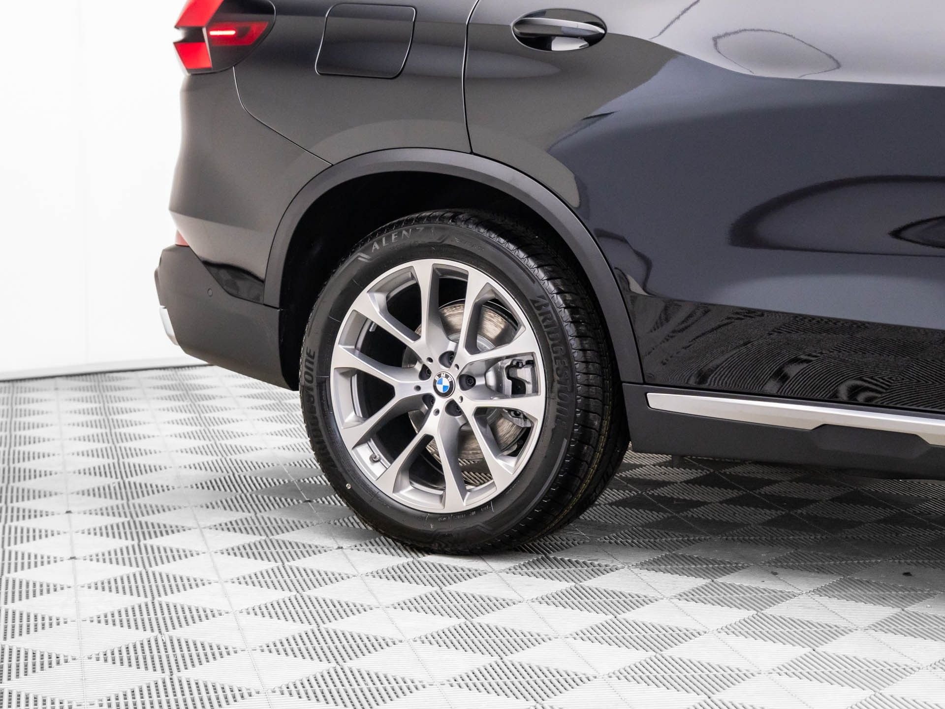 New 2026 Black Sapphire Metallic BMW xDrive40i image 37