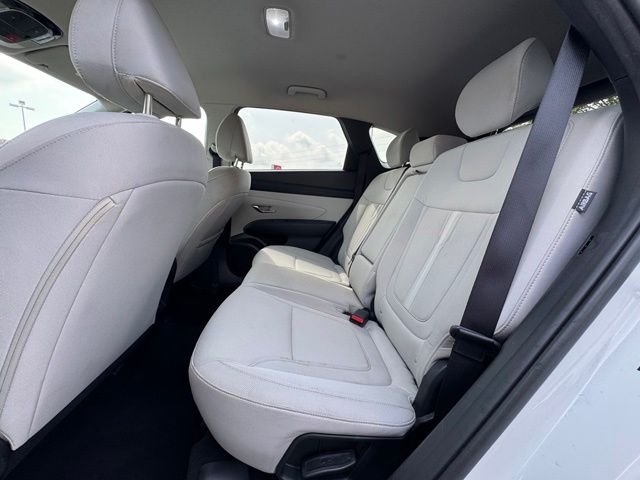 Used 2025 White Hyundai SEL image 31