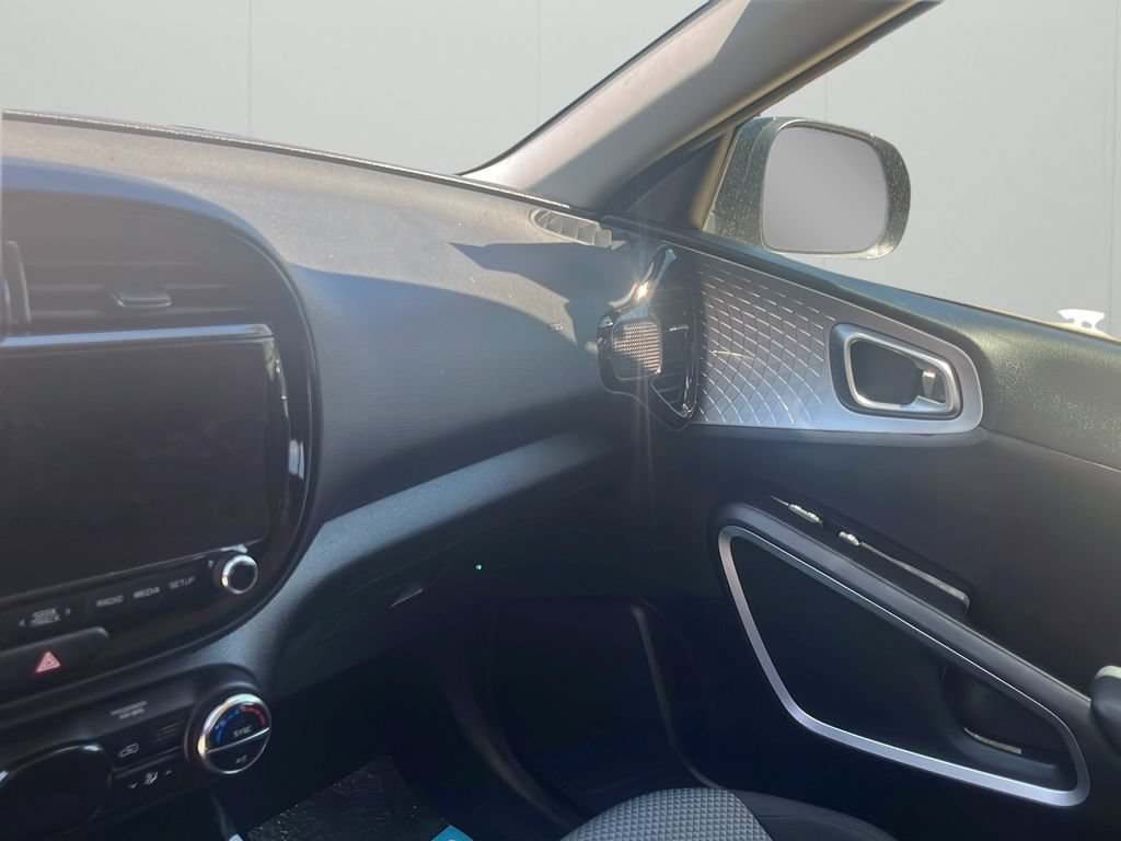 2023 Kia Soul S - Photo 23
