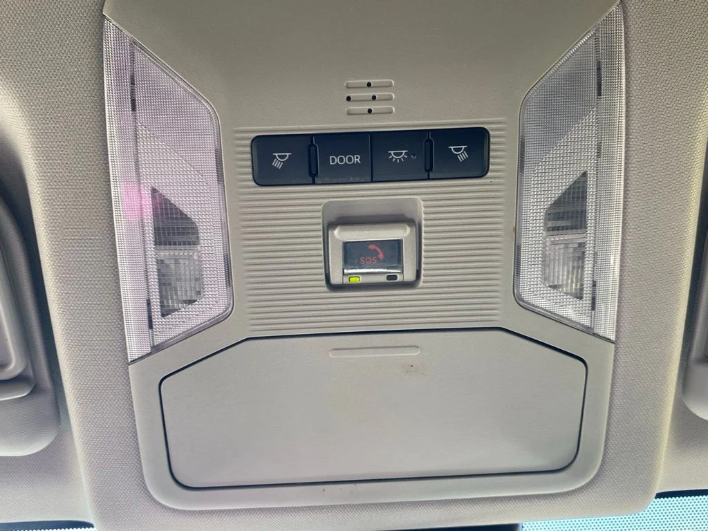 Used 2022 White Toyota XLE image 25