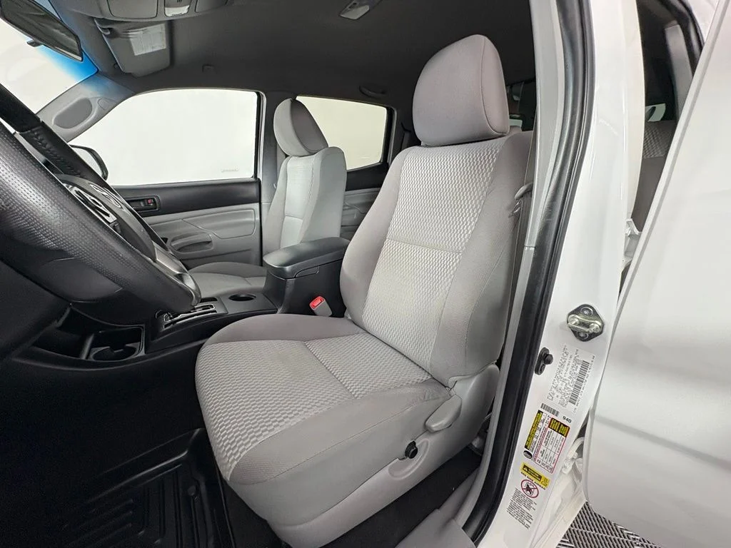Used 2014 White Toyota Base image 17