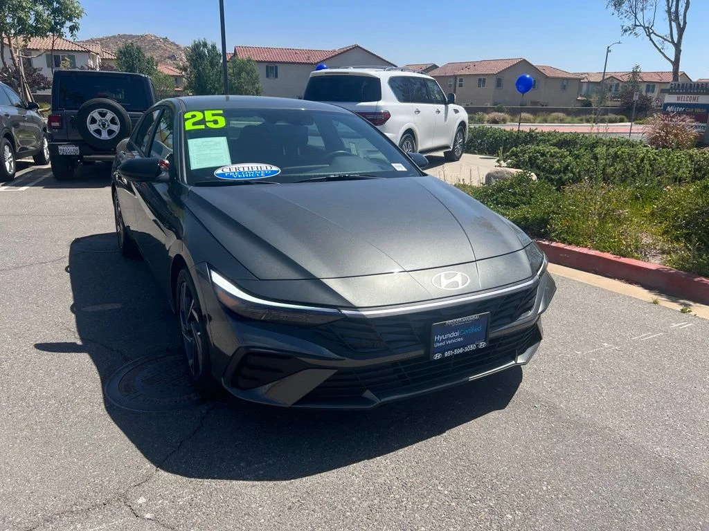 Used 2025 Gray Hyundai SEL Sport image 1
